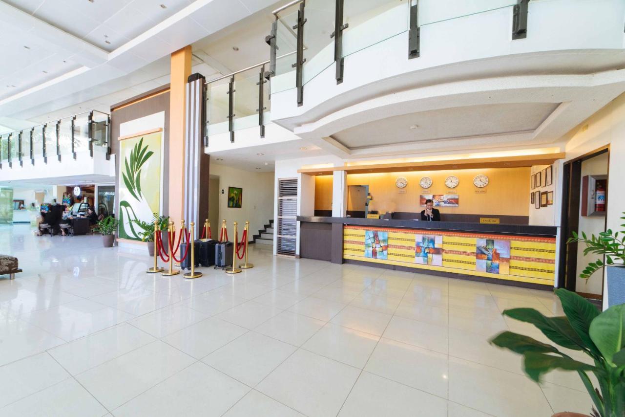 Reddoorz Premium @ The Ritz Garden Oases Hotel Davao City Екстериор снимка