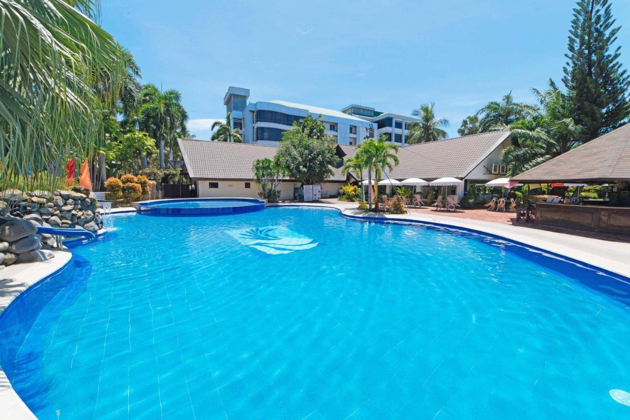 Reddoorz Premium @ The Ritz Garden Oases Hotel Davao City Екстериор снимка
